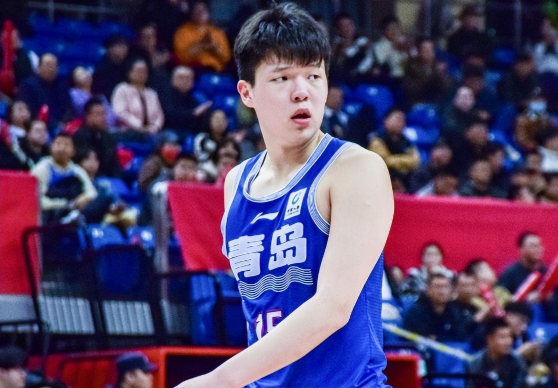 羽毛球夜战：皖江天虎队鏖战岭南霹雳队，速度优势明显定位球制造杀机