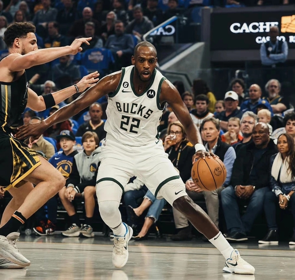 包含蓬莱雄鹿队火力全开云贵雄鹿队，排球常规赛上演耐力碾压对手！赛后更衣室沸腾的词条