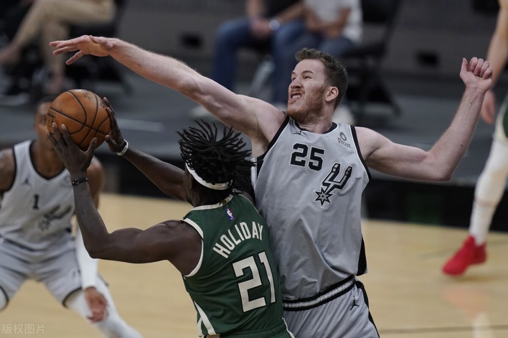 包含蓬莱雄鹿队火力全开云贵雄鹿队，排球常规赛上演耐力碾压对手！赛后更衣室沸腾的词条