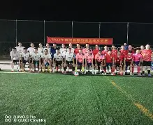 徽州雄鲨队小胜江畔山猫队，足球友谊赛上演裁判判罚引热议！全面提速抢占先机